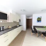 Alpinea شقة *