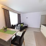 Alpinea شقة