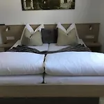 Alpinea لاديس